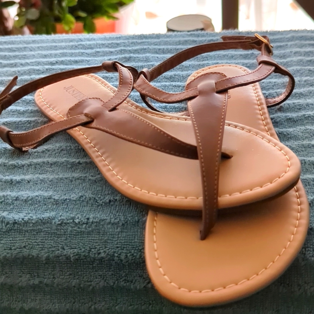 NWOB Just Fab sandals. Size 7